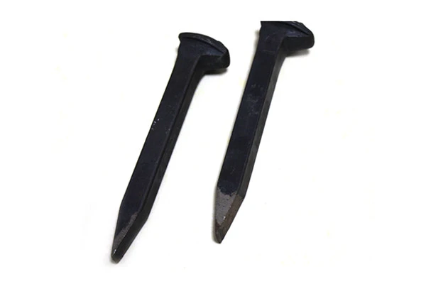 Iron Railroad Spikes L-Shaped Head